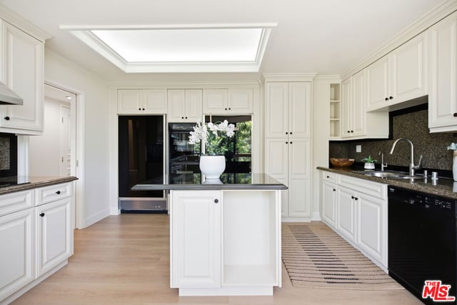 325 N Oakhurst Drive 405, Beverly Hills, CA 90210 — photo 28 of 75