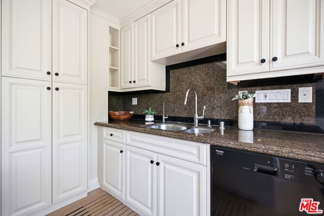 325 N Oakhurst Drive 405, Beverly Hills, CA 90210 — photo 29 of 75