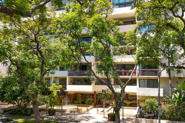 325 N Oakhurst Drive 405, Beverly Hills, CA 90210 — photo 3 of 75