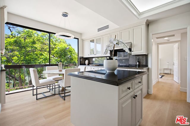325 N Oakhurst Drive 405, Beverly Hills, CA 90210 — photo 32 of 75