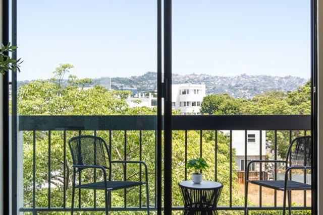 325 N Oakhurst Drive 405, Beverly Hills, CA 90210 — photo 38 of 75