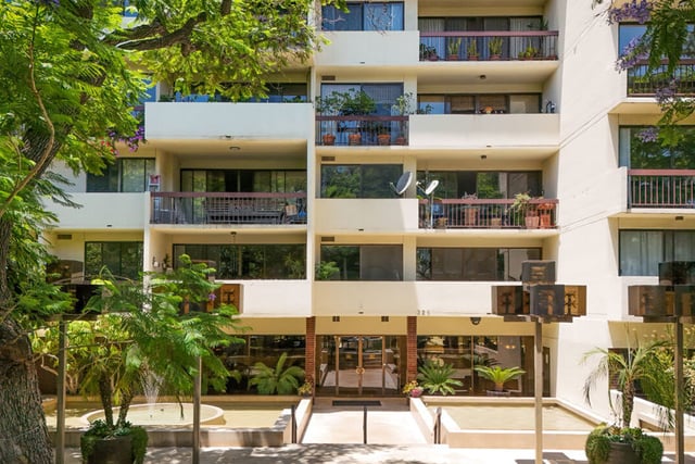 325 N Oakhurst Drive 405, Beverly Hills, CA 90210 — photo 4 of 75