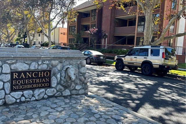 3200 W RIVERSIDE Drive M, Burbank, CA 91505 — photo 2 of 3