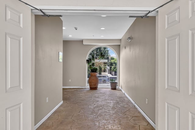 12407 Moorpark Street 104, Studio City, CA 91604 — photo 36 of 45