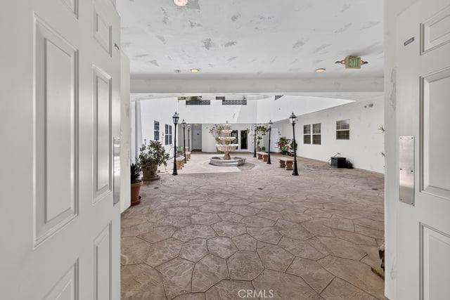 12407 Moorpark Street 104, Studio City, CA 91604 — photo 37 of 45
