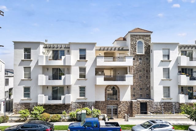 12407 Moorpark Street 104, Studio City, CA 91604 — photo 41 of 45