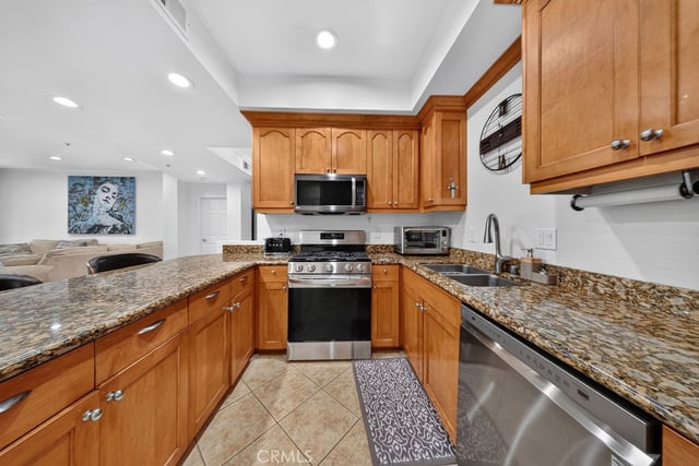 12407 Moorpark Street 104, Studio City, CA 91604 — photo 7 of 45