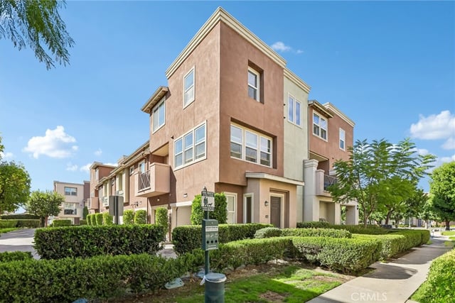 500 N Willowbrook K-8, Compton, CA 90220 — photo 2 of 32