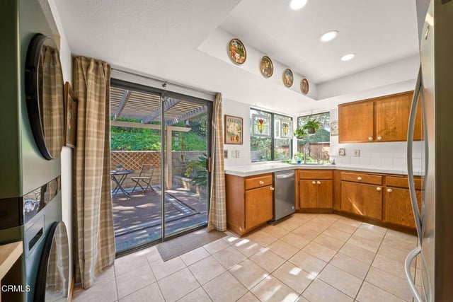391 Estancia Place, Camarillo, CA 93012 — photo 10 of 36
