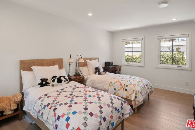 12051 Laurel Terrace Drive, Studio City, CA 91604 — photo 29 of 35