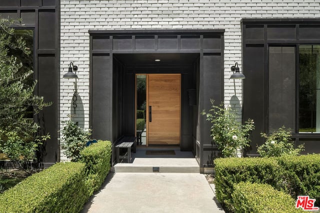 12051 Laurel Terrace Drive, Studio City, CA 91604 — photo 3 of 35