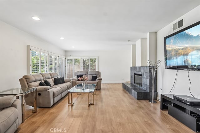 20463 Bermuda Street, Chatsworth, CA 91311 — photo 6 of 43