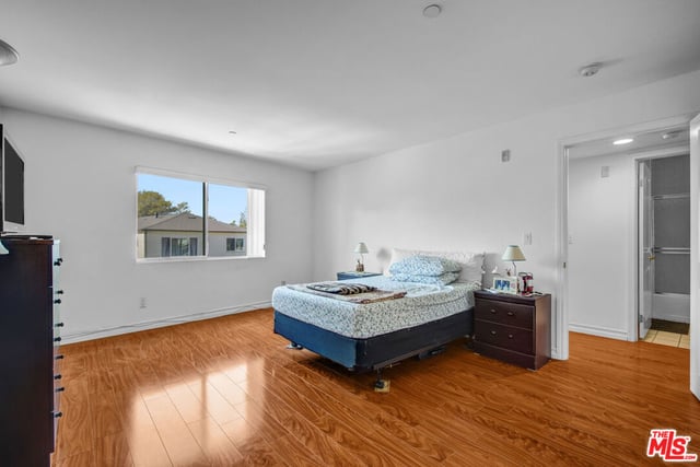 5764 San Vicente Boulevard 201, Los Angeles, CA 90019 — photo 12 of 20