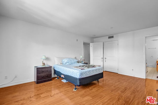 5764 San Vicente Boulevard 201, Los Angeles, CA 90019 — photo 13 of 20
