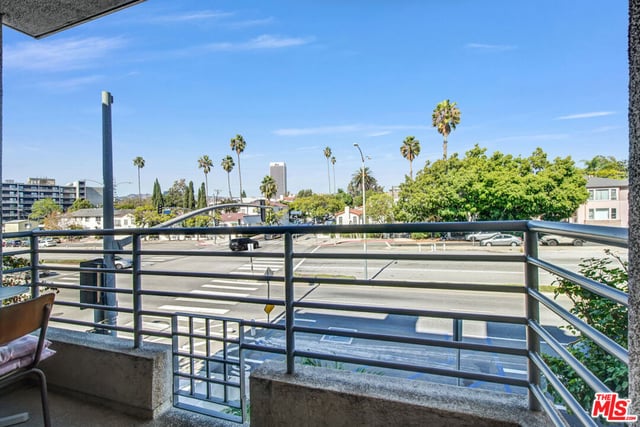5764 San Vicente Boulevard 201, Los Angeles, CA 90019 — photo 18 of 20