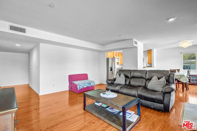5764 San Vicente Boulevard 201, Los Angeles, CA 90019 — photo 4 of 20