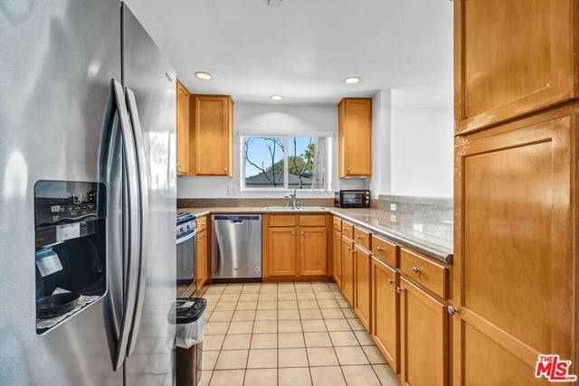 5764 San Vicente Boulevard 201, Los Angeles, CA 90019 — photo 5 of 20