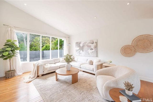 19281 Berclair Ln, Tarzana, CA 91356 — photo 14 of 49