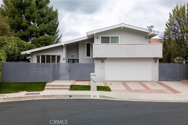 19281 Berclair Ln, Tarzana, CA 91356 — photo 2 of 49