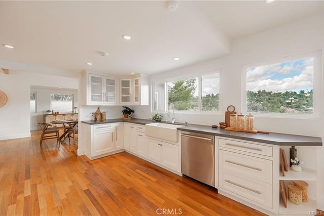 19281 Berclair Ln, Tarzana, CA 91356 — photo 25 of 49