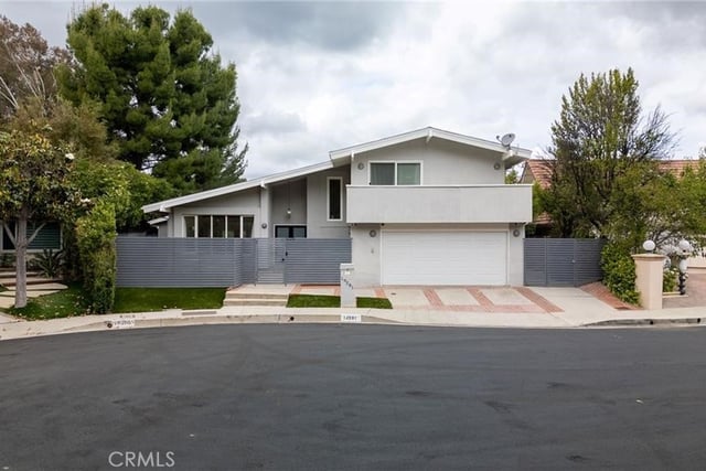 19281 Berclair Ln, Tarzana, CA 91356 — photo 3 of 49