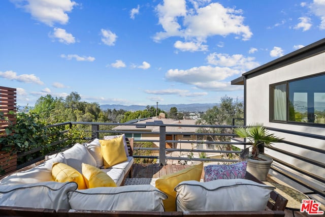 11358 Hendley Drive, Studio City, CA 91604 — photo 18 of 23