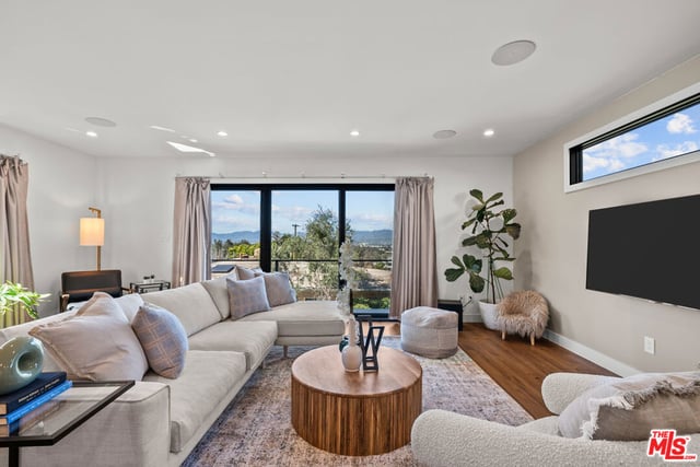 11358 Hendley Drive, Studio City, CA 91604 — photo 4 of 23