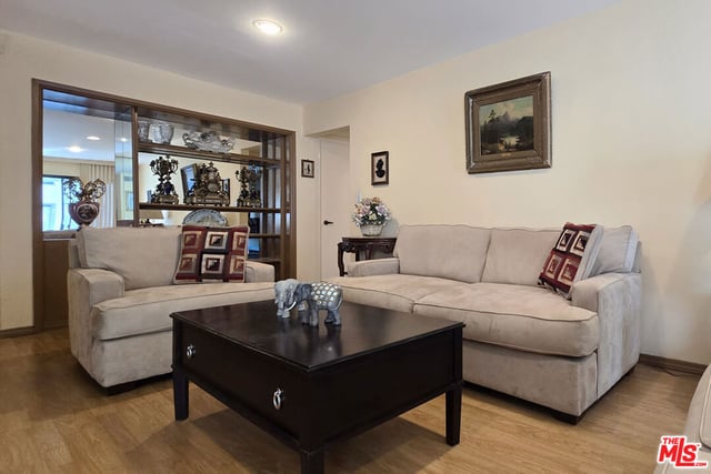 15335 Magnolia Boulevard 214, Sherman Oaks, CA 91403 — photo 3 of 4
