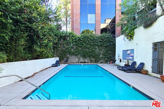 15335 Magnolia Boulevard 214, Sherman Oaks, CA 91403 — photo 4 of 4