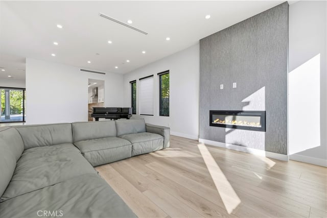 251 S Griffith Park, Burbank, CA 91506 — photo 11 of 65