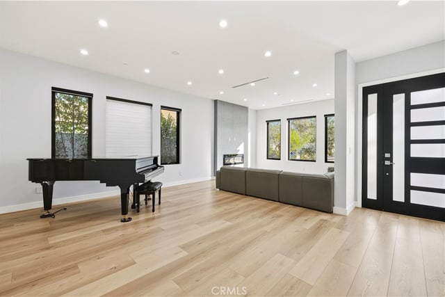 251 S Griffith Park, Burbank, CA 91506 — photo 12 of 65