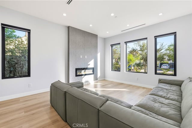 251 S Griffith Park, Burbank, CA 91506 — photo 9 of 65
