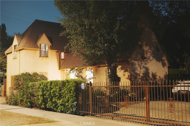 2020 S Gramercy, Los Angeles, CA 90018 — photo 3 of 44