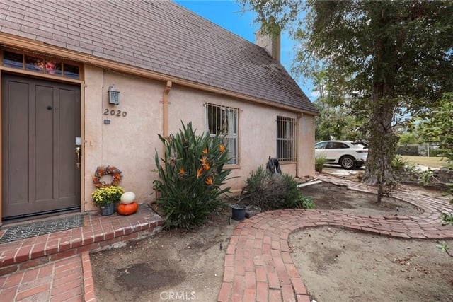 2020 S Gramercy, Los Angeles, CA 90018 — photo 5 of 44