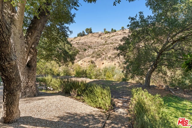145 Sherwood Drive, Westlake Village, CA 91361 — photo 8 of 12