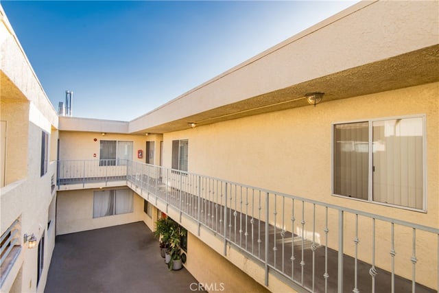 7045 Woodley Avenue 218, Van Nuys, CA 91406 — photo 2 of 17