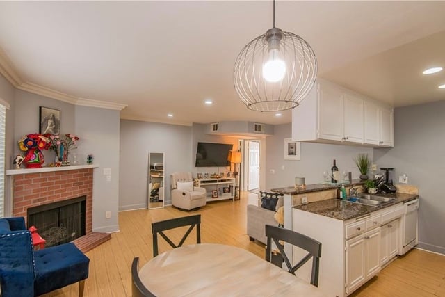 7045 Woodley Avenue 218, Van Nuys, CA 91406 — photo 3 of 17