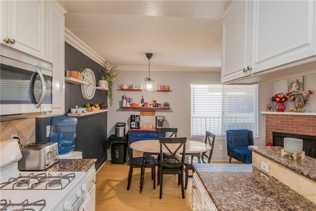 7045 Woodley Avenue 218, Van Nuys, CA 91406 — photo 6 of 17