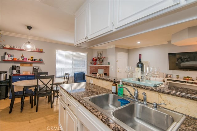 7045 Woodley Avenue 218, Van Nuys, CA 91406 — photo 7 of 17
