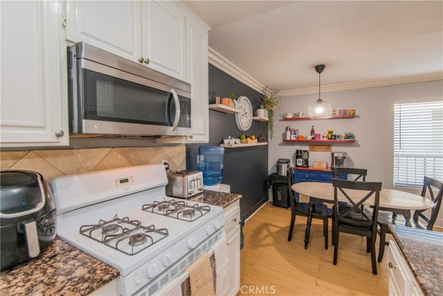 7045 Woodley Avenue 218, Van Nuys, CA 91406 — photo 8 of 17