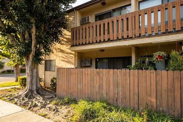 17900 Sherman 504, Reseda, CA 91335 — photo 10 of 11