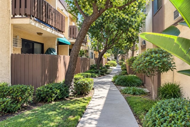17900 Sherman 504, Reseda, CA 91335 — photo 9 of 11