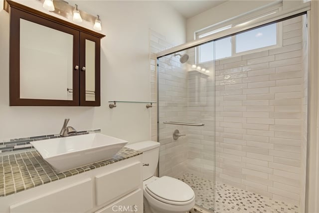 6525 La Mirada, Los Angeles, CA 90038 — photo 12 of 31
