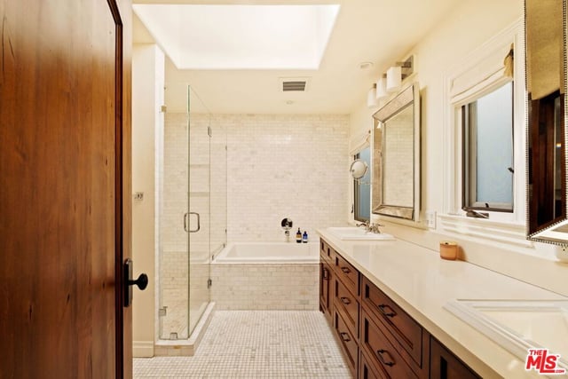 548 Huntley Drive, Los Angeles, CA 90048 — photo 17 of 31
