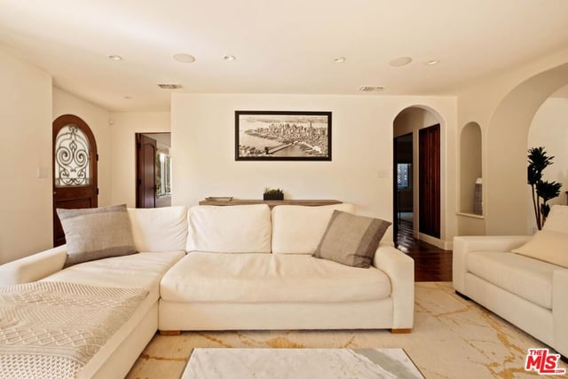 548 Huntley Drive, Los Angeles, CA 90048 — photo 5 of 31