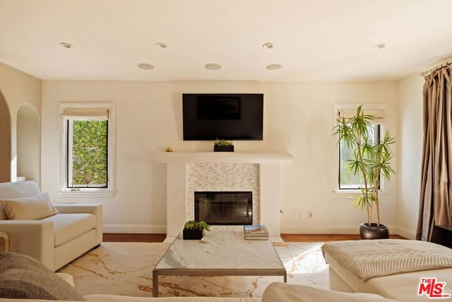 548 Huntley Drive, Los Angeles, CA 90048 — photo 7 of 31
