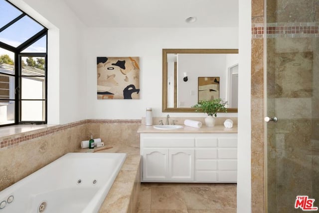 202 San Vicente Boulevard 12, Santa Monica, CA 90402 — photo 10 of 21