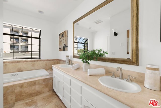 202 San Vicente Boulevard 12, Santa Monica, CA 90402 — photo 11 of 21