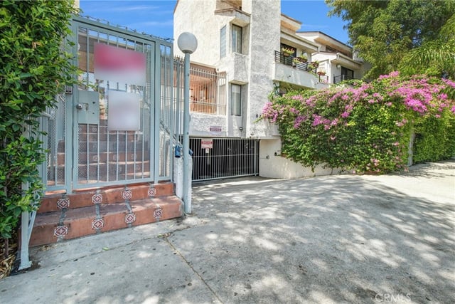 8221 Langdon Avenue 207, Van Nuys, CA 91406 — photo 3 of 22
