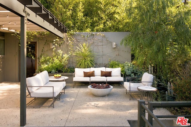 11526 Laurelcrest Drive, Studio City, CA 91604 — photo 12 of 35